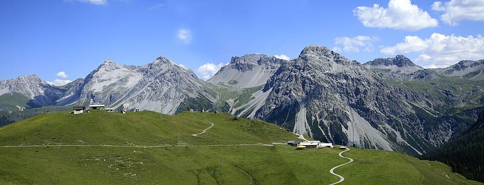 Mountain panorama in Arosa (region Hörnli)
