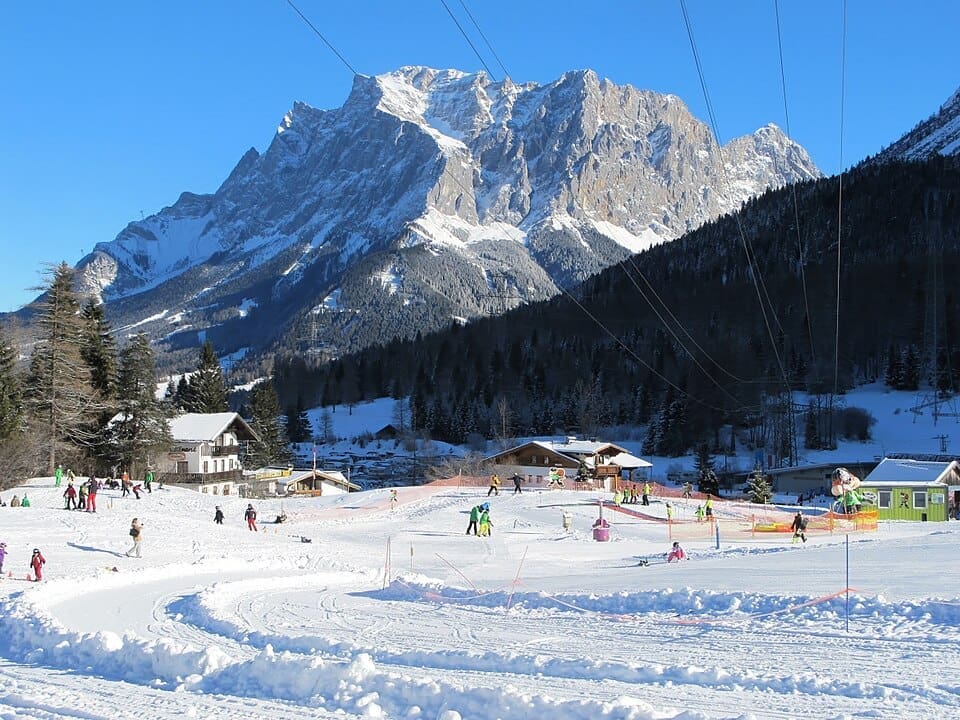 Beginner skiers and children enjoying the gentle slopes at Biberland in the Biberwier Marienberg ski resort