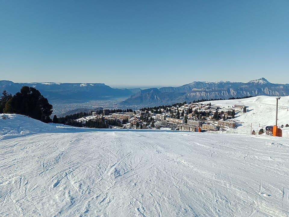 View of Le Recoin from the ski slopes of Croix de Chamrousse