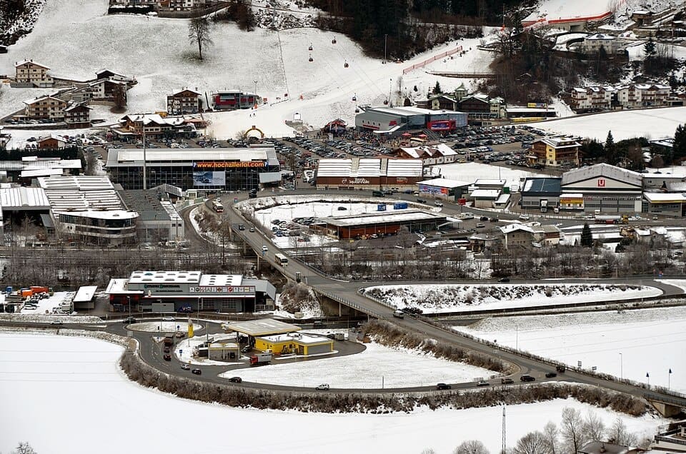 Kaltenbach valley station and parking infrastructure