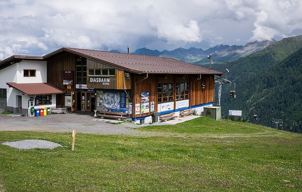 Kappl ski area and Diasbahn mountain station