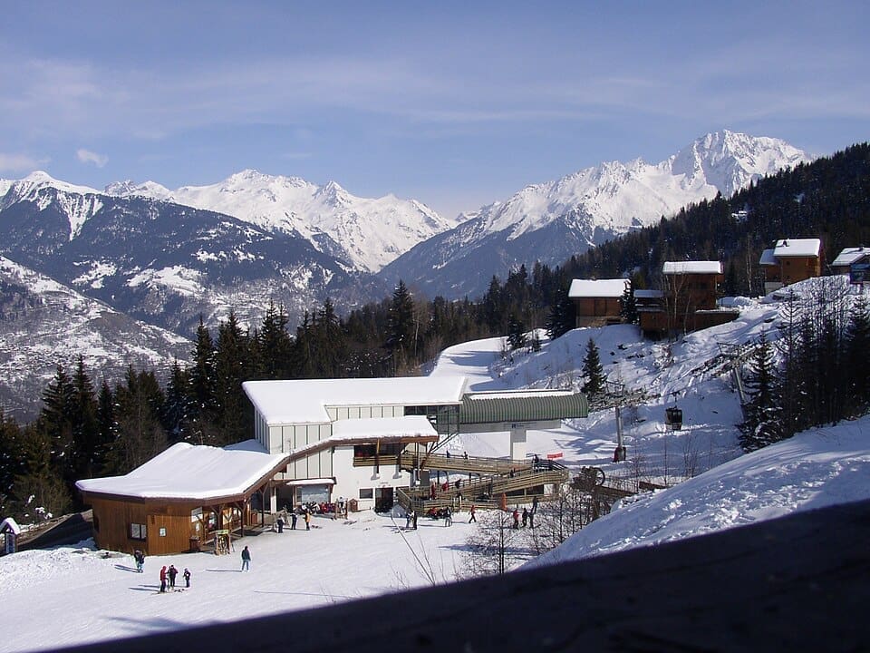 Image of the ski-station in the ski resort of La Tania