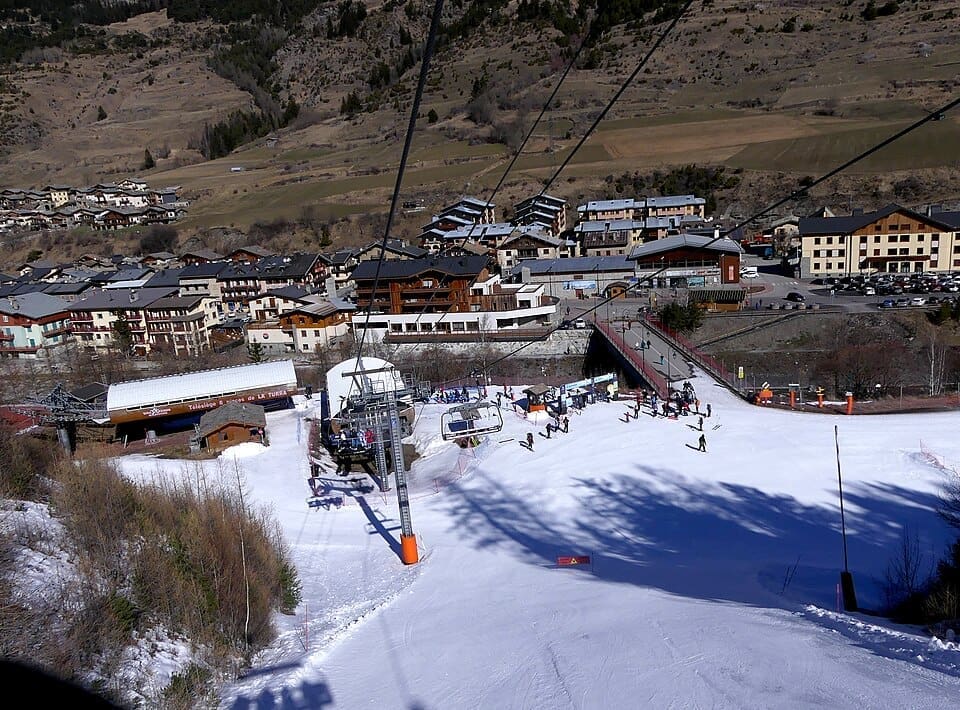 View of the Lanslebourg snowfront from the Ramasse chairlift
