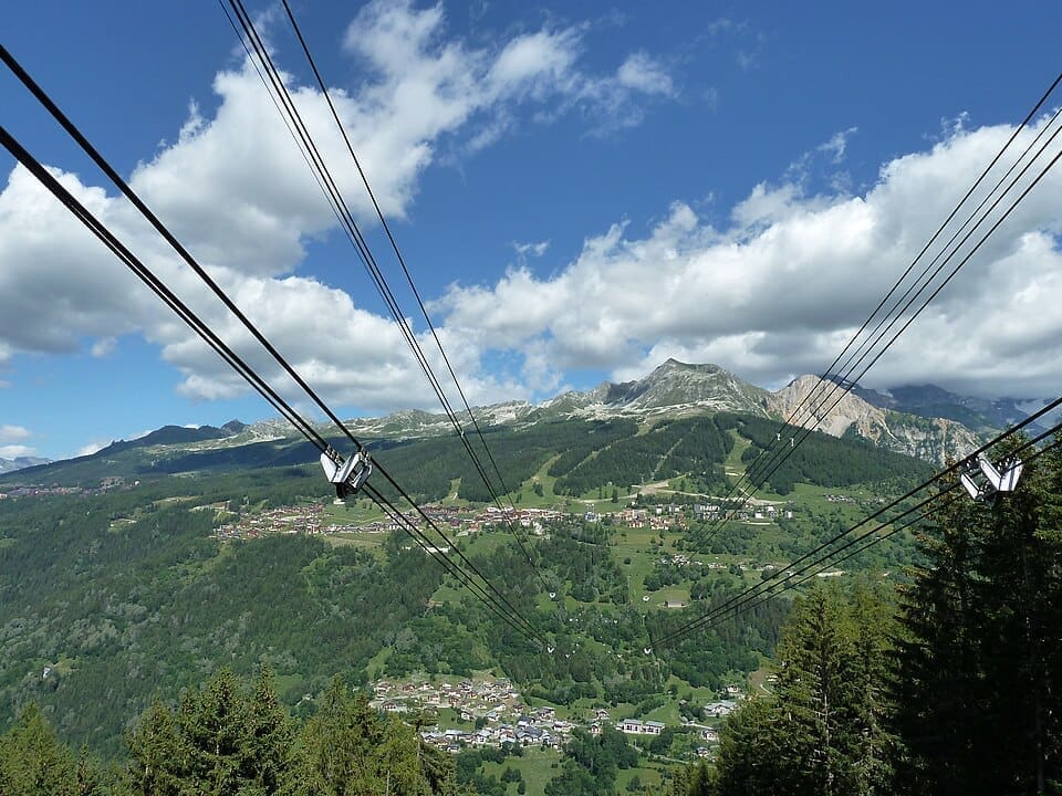 The Vanoise Express cable car crossing the valley between Les Arcs and La Plagne