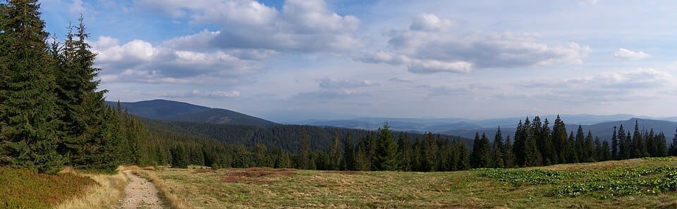 View of the Pilsko massif from Hala Rysianka