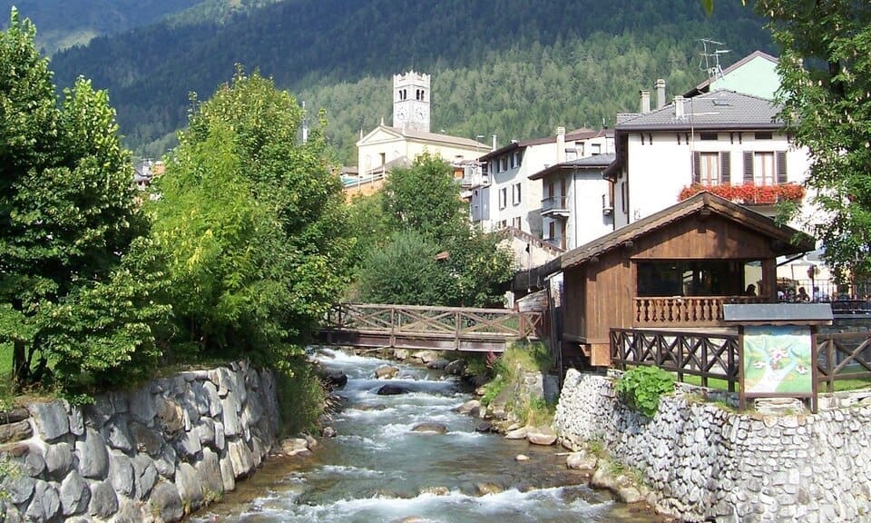 Torrente Frigidolfo flowing through Ponte di Legno