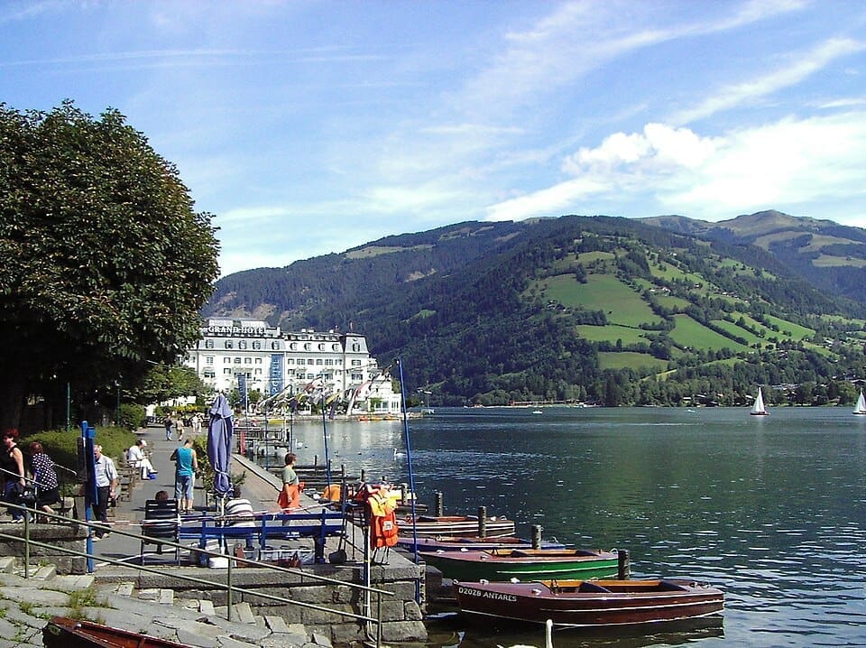 Zell am See lake and town promenade with mountains in background